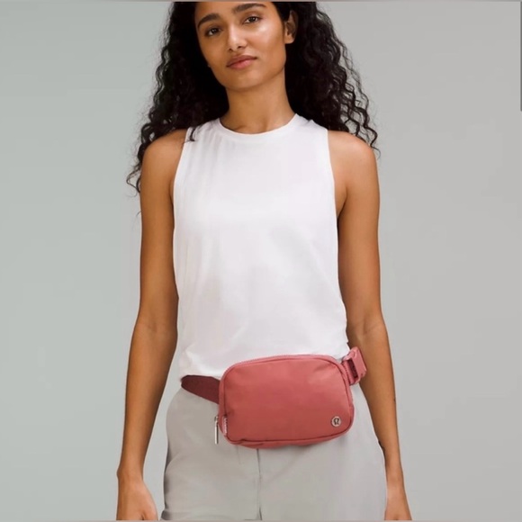 NWT Lululemon Everywhere Belt Bag - Picture 2 of 9